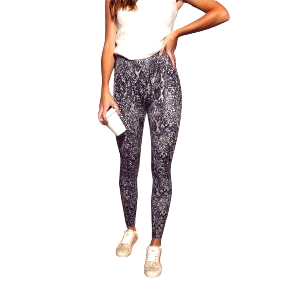 NEW SPANX Snakeskin Print Faux Leather Leggings sz M